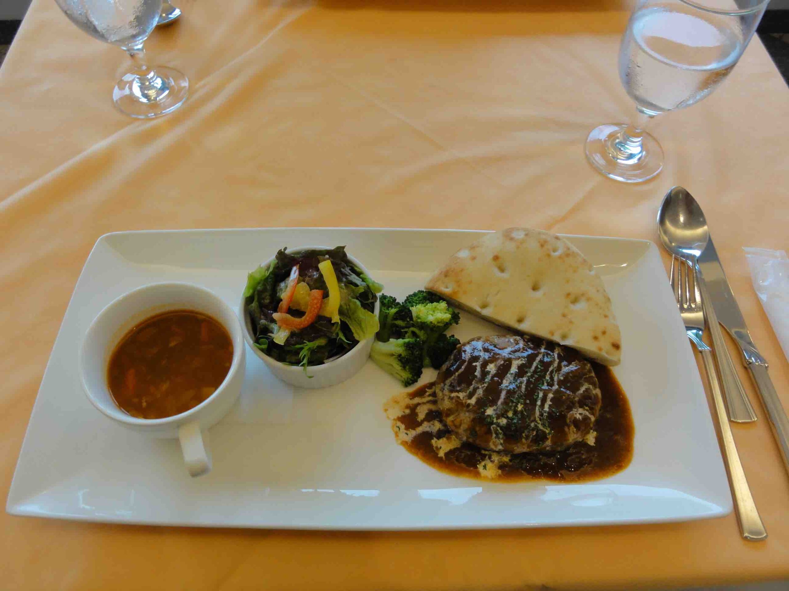 20130511サクラオートヒストリーフォーラム昼食