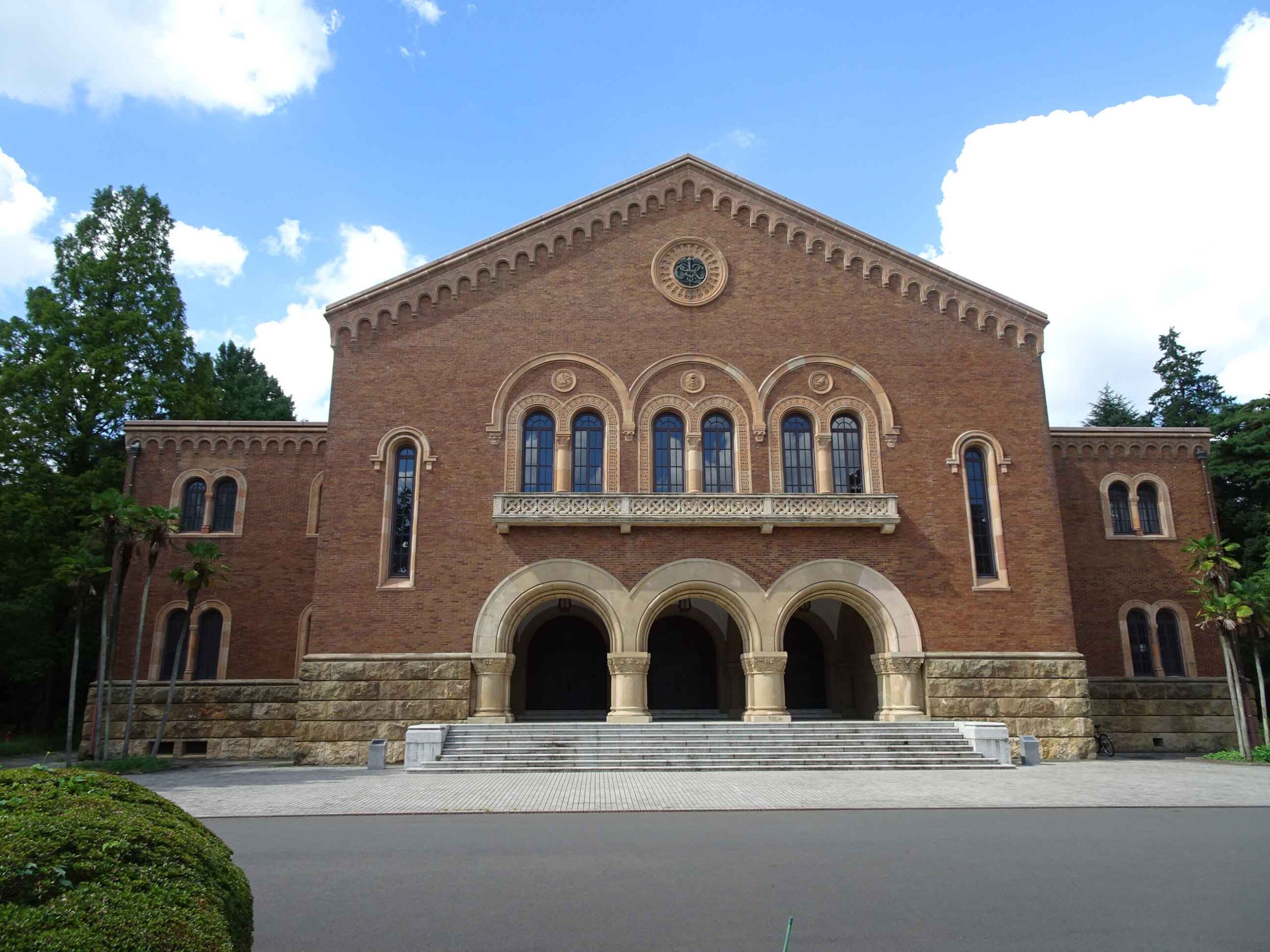 一橋大学兼松講堂